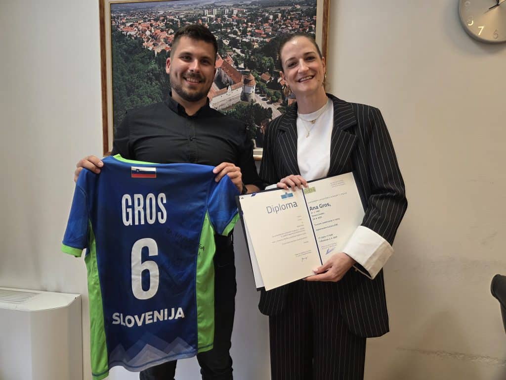 Ana Gros z mentorjem dr. Tomijem Špindlerjem