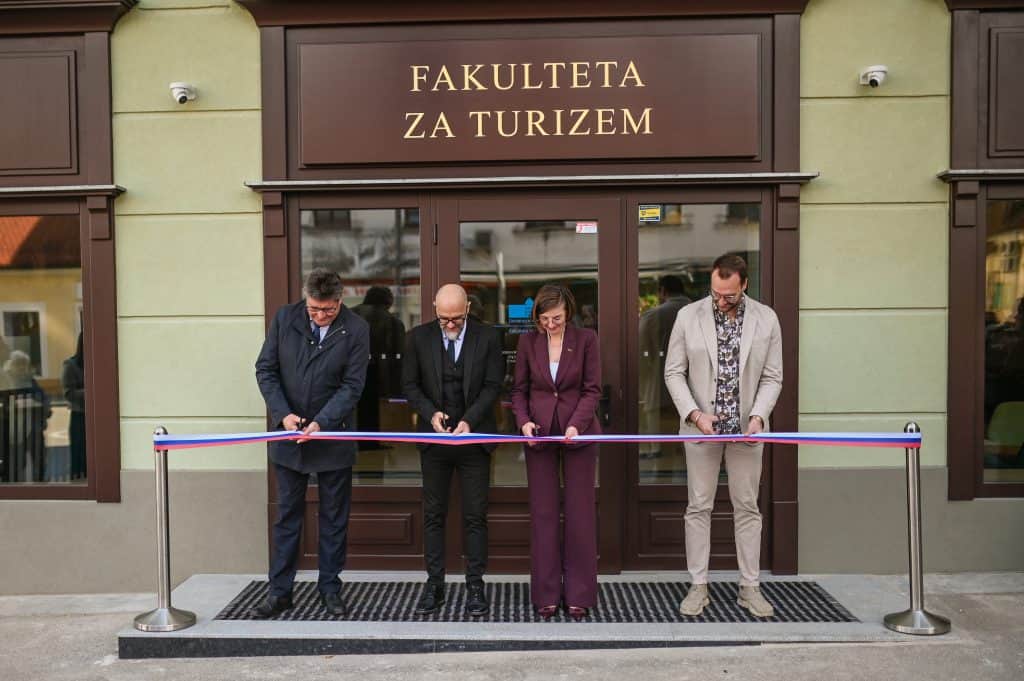 Fakulteta za turizem_Slavnostni prerez traku