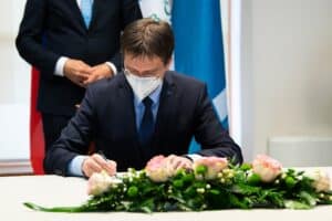 Foto6 podpis pisma o nameri rektor resized