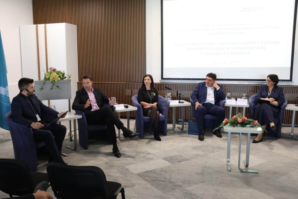 Img 4415 Okrogla Miza